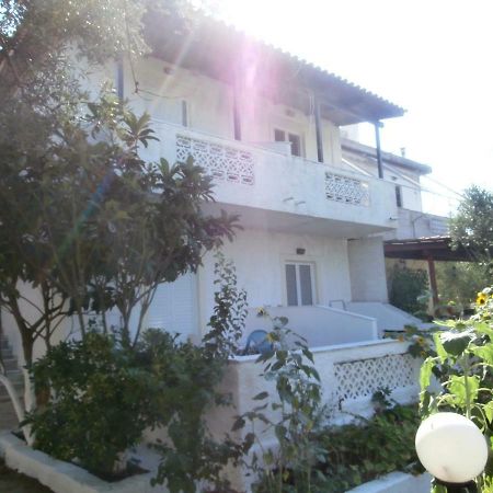 Billy'S Amoudi Apartments Ngoại thất bức ảnh
