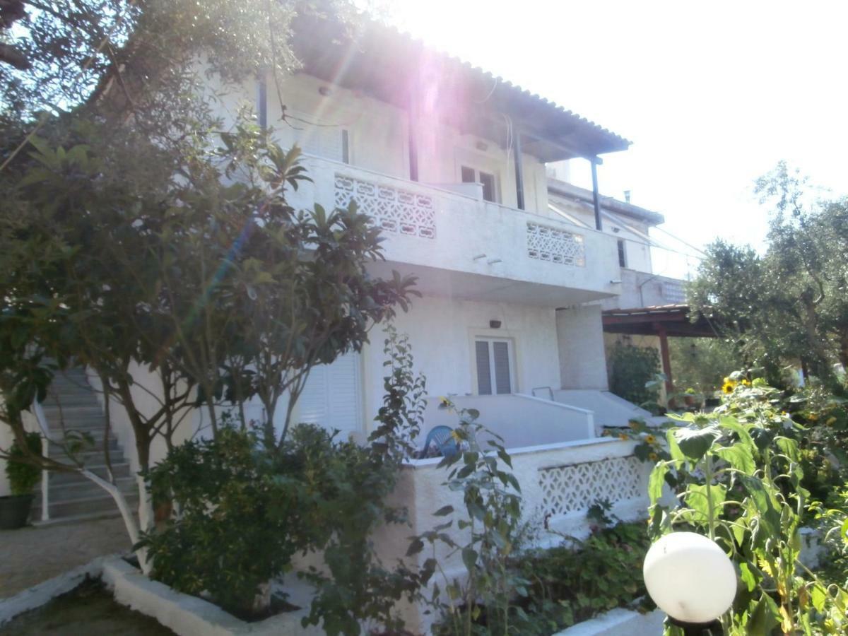 Billy'S Amoudi Apartments Ngoại thất bức ảnh